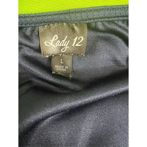 Seattle Seahawks 16 Maternity Blue T-Shirt Size L Rhinestone Short-Sleeve V-Neck - Picture 6 of 9